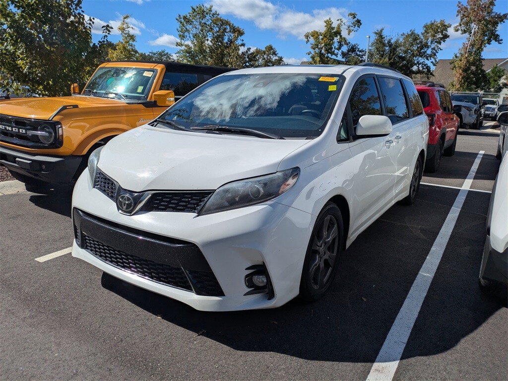 Used 2020 Toyota Sienna SE Minivan/Van
