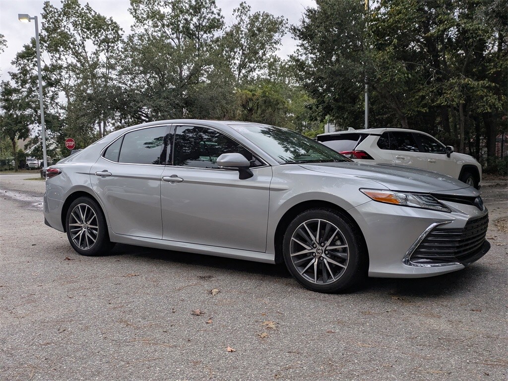 2023 Toyota Camry Hybrid XLE photo 2