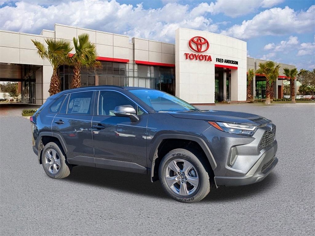 2025 Toyota RAV4 XLE's photo