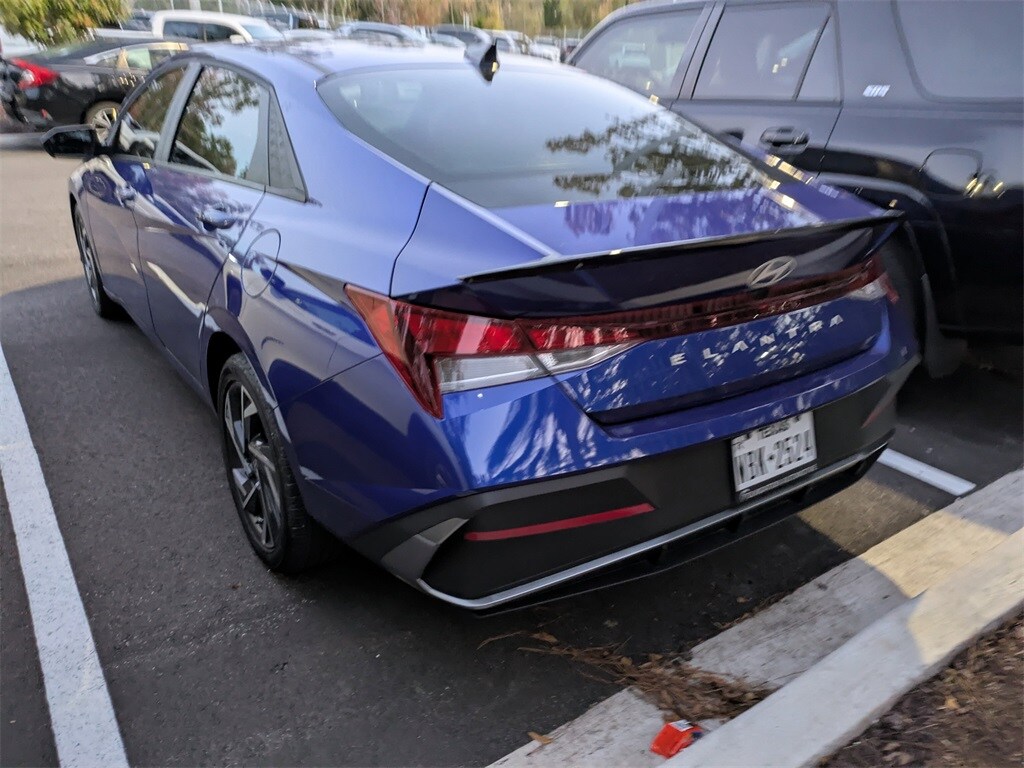 2025 Hyundai Elantra SEL Sport photo 4