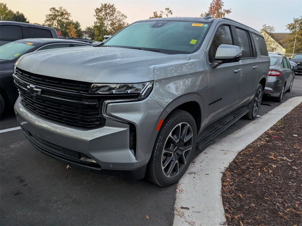 2023 Chevrolet Suburban RST photo 2