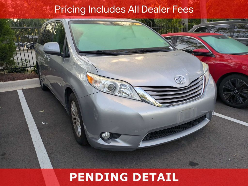 2015 Toyota Sienna XLE Premium V6 8-Passenger's photo
