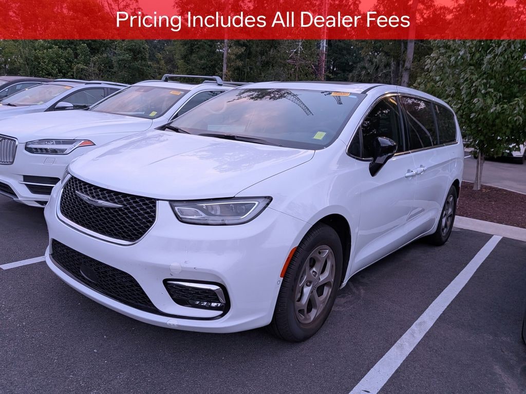 Used 2024 Chrysler Pacifica Limited Minivan/Van