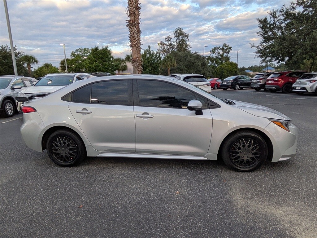2025 Toyota Corolla LE photo 2
