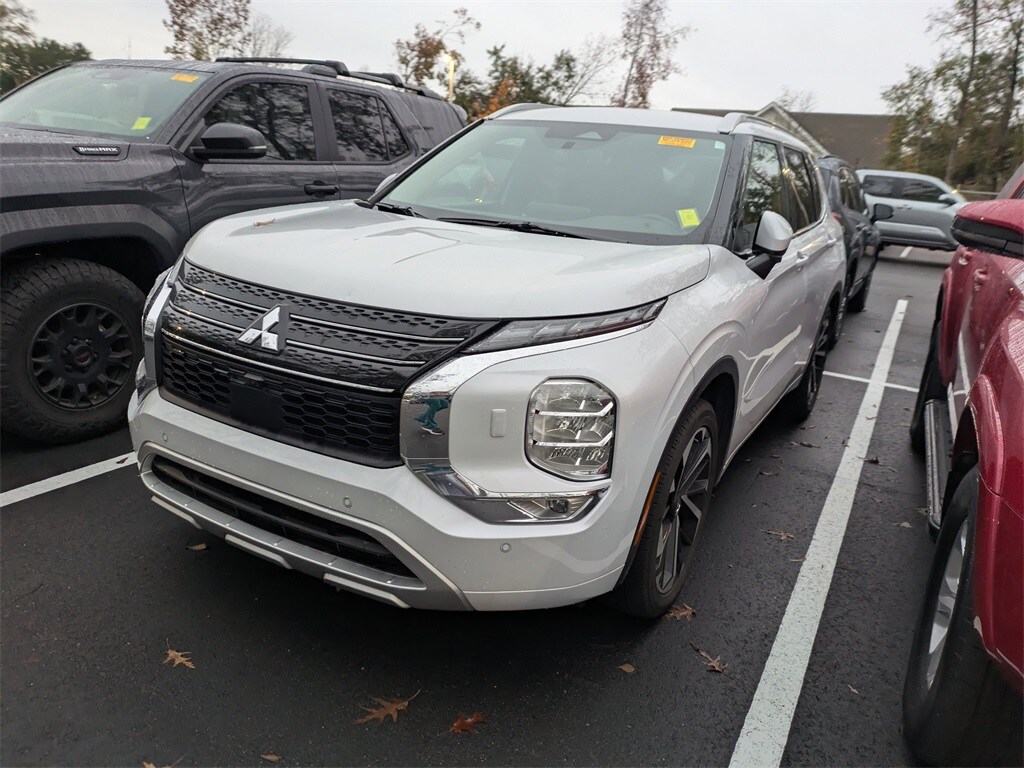 Used 2024 Mitsubishi Outlander SEL SUV