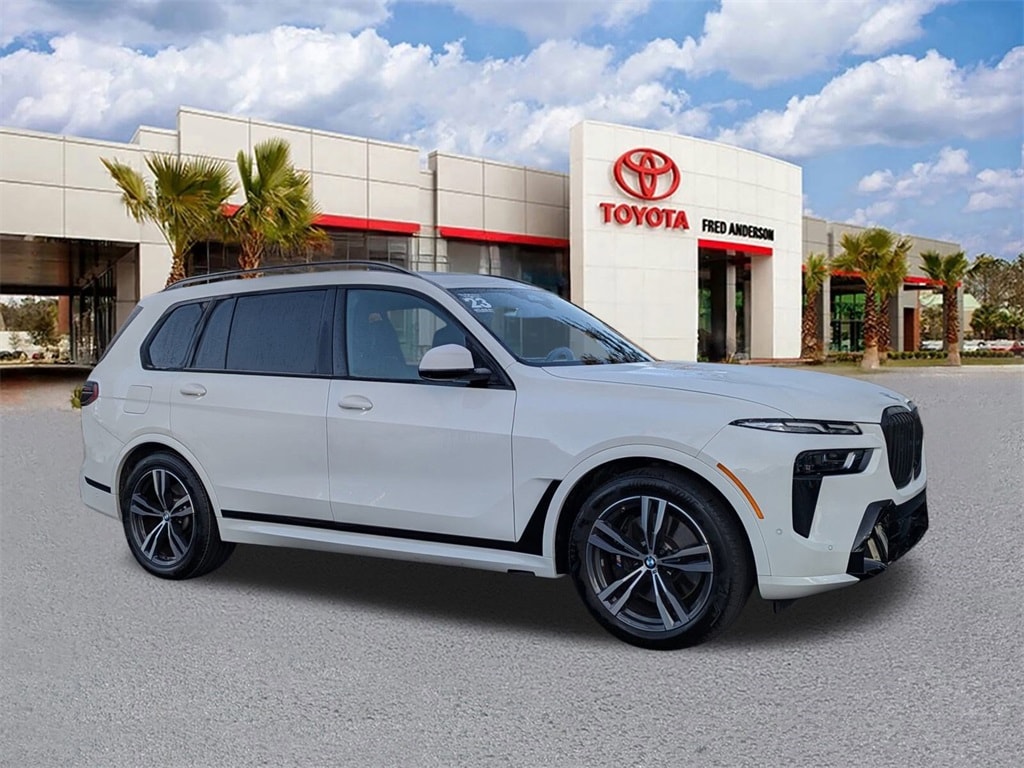 2023 BMW X7 40i's photo