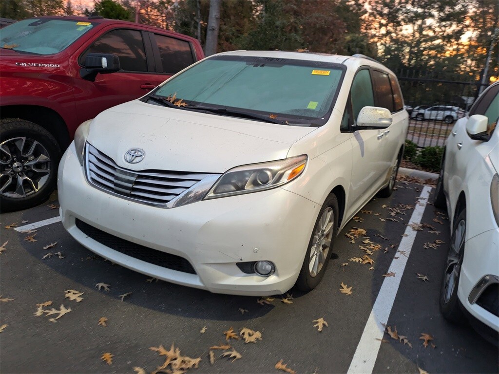2015 Toyota Sienna Limited Premium photo 3