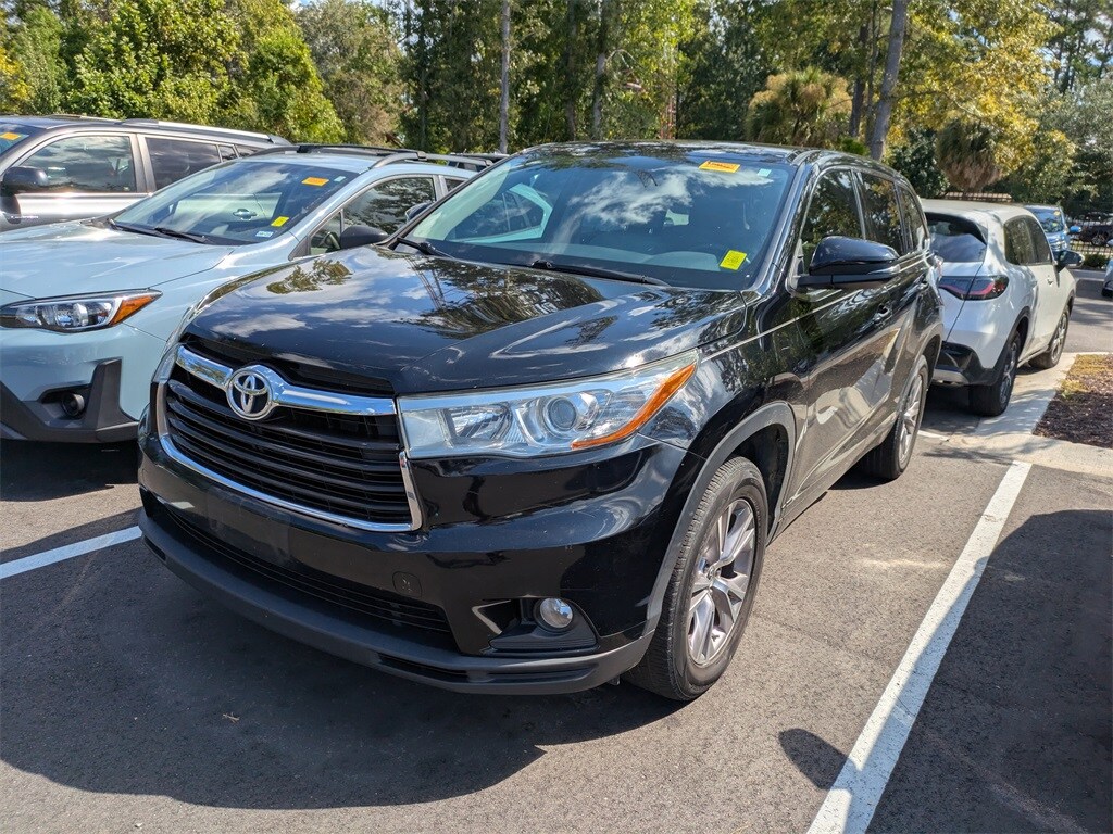 2016 Toyota Highlander LE Plus photo 2