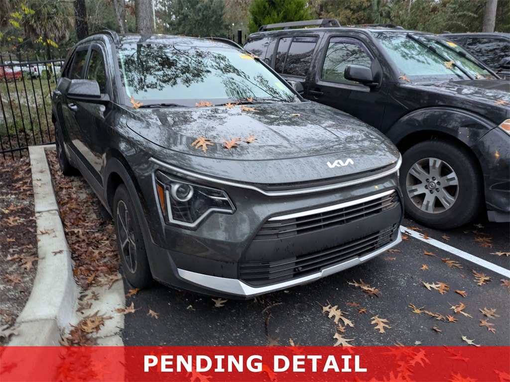 2023 Kia Niro LX's photo