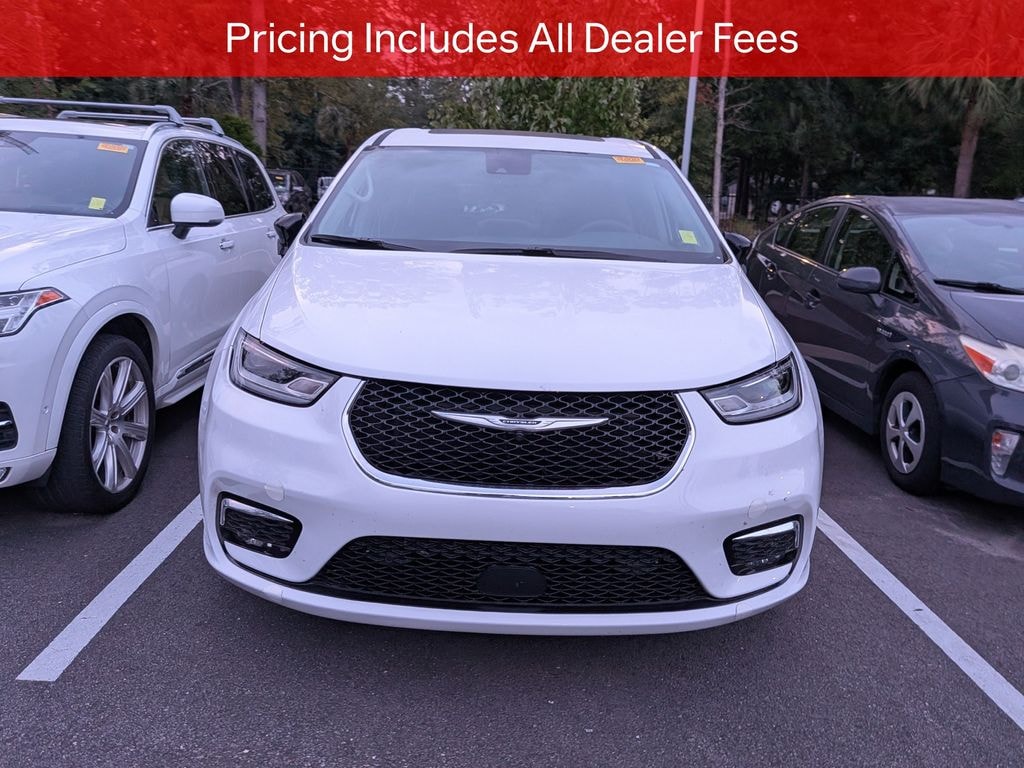 Used 2024 Chrysler Pacifica Limited Minivan/Van