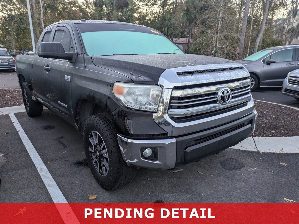 2017 Toyota Tundra SR5's photo