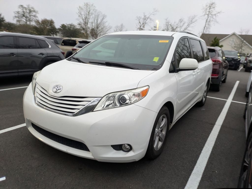 Used 2016 Toyota Sienna LE Minivan/Van