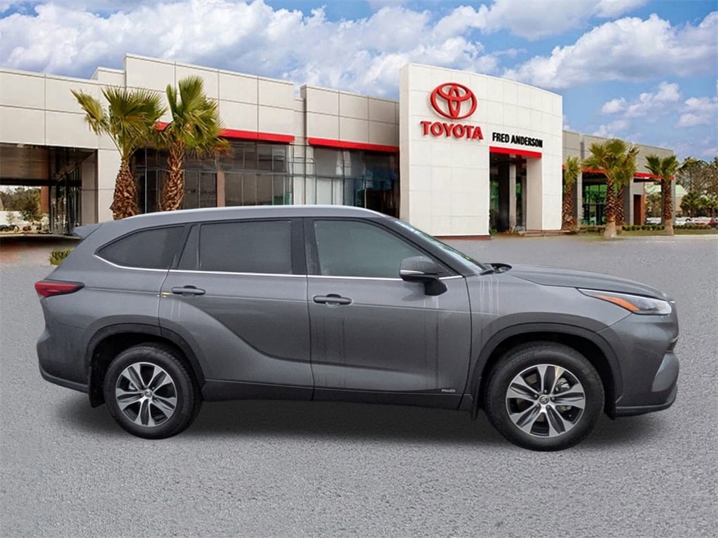 Certified 2025 Toyota Highlander Hybrid XLE SUV