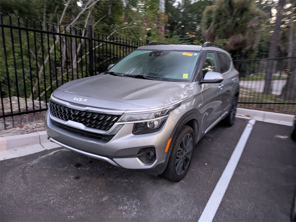 2022 Kia Seltos Nightfall Edition photo 2