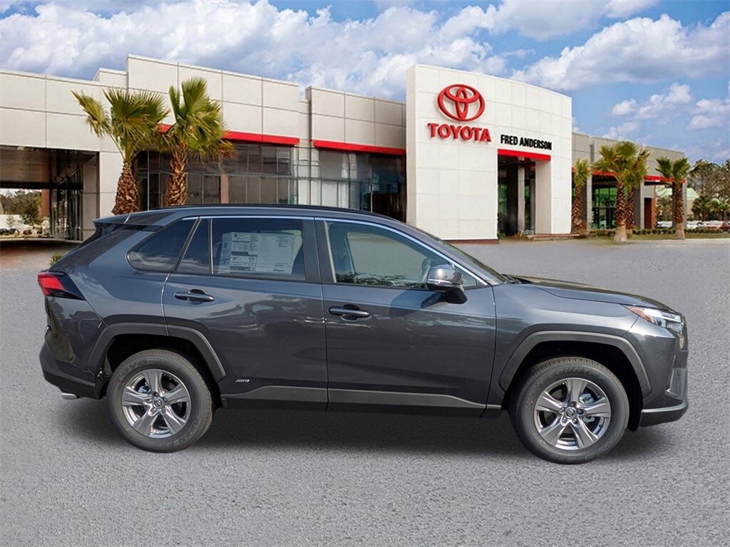 2025 Toyota RAV4 Hybrid XLE photo 2