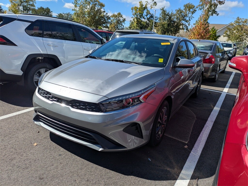 2024 Kia Forte LXS photo 3