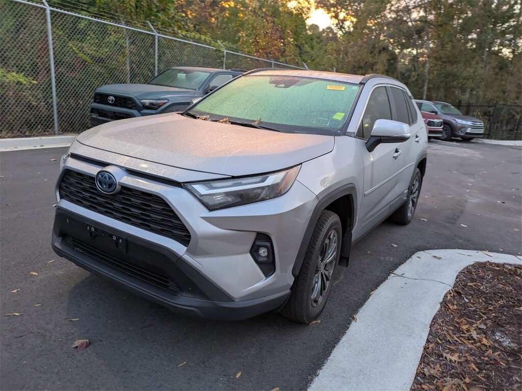2022 Toyota RAV4 Hybrid XLE Premium photo 3