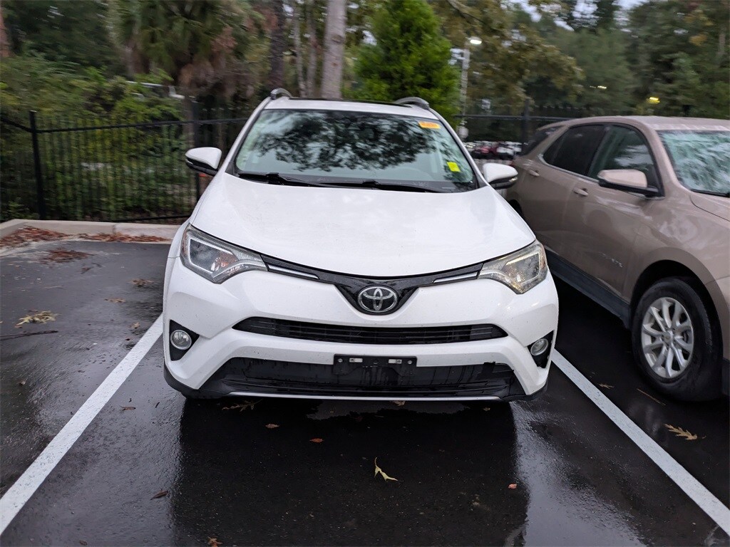 2018 Toyota RAV4 XLE photo 2