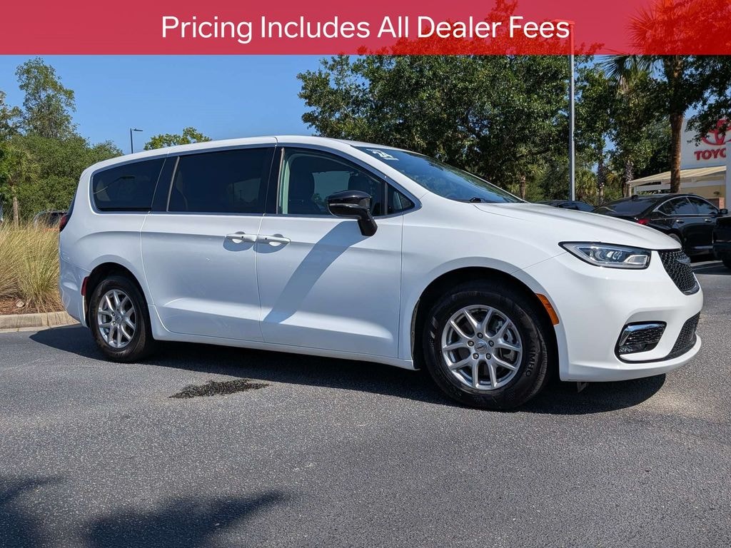 Used 2024 Chrysler Pacifica Touring L Minivan/Van