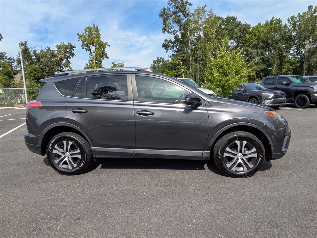 2018 Toyota RAV4 LE photo 2