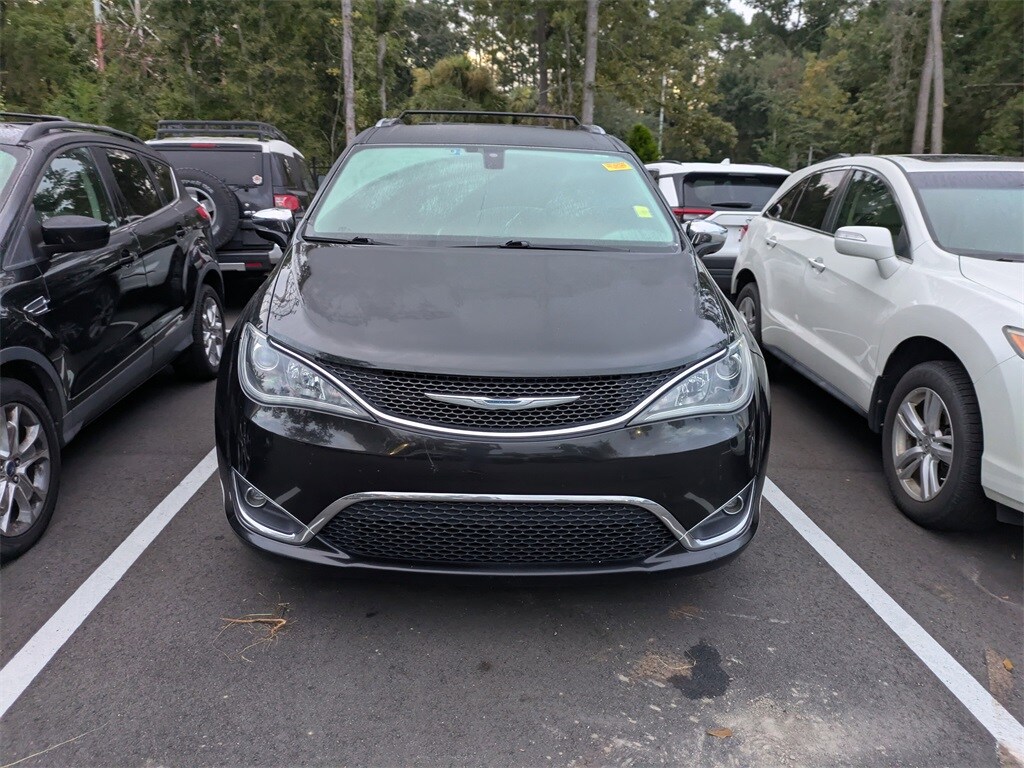 2017 Chrysler Pacifica Limited photo 2
