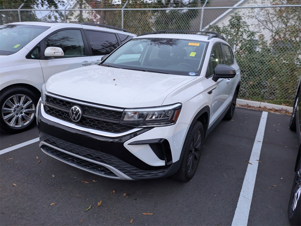 2022 Volkswagen Taos S photo 2