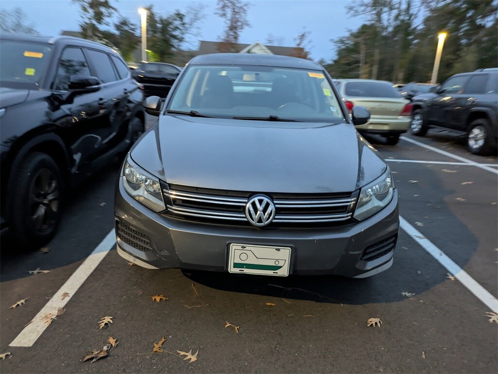 2014 Volkswagen Tiguan S photo 2