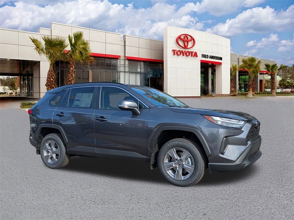 2025 Toyota RAV4 XLE's photo