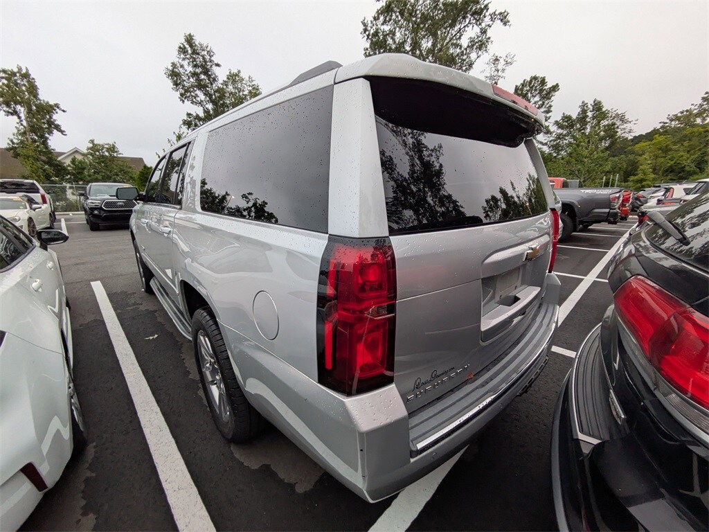 2018 Chevrolet Suburban Premier photo 3