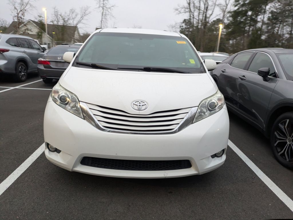 Used 2016 Toyota Sienna LE Minivan/Van
