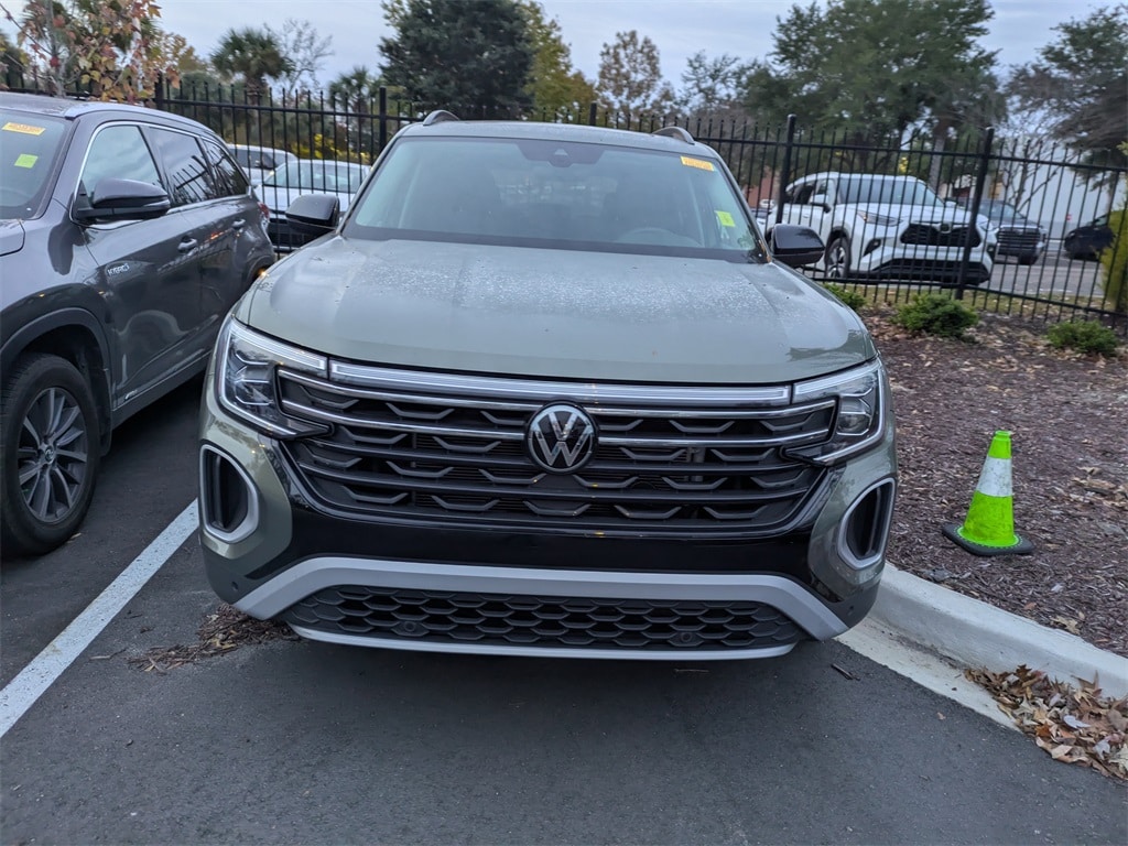 Used 2024 Volkswagen Atlas 2.0T Peak Edition SE w/Technology SUV