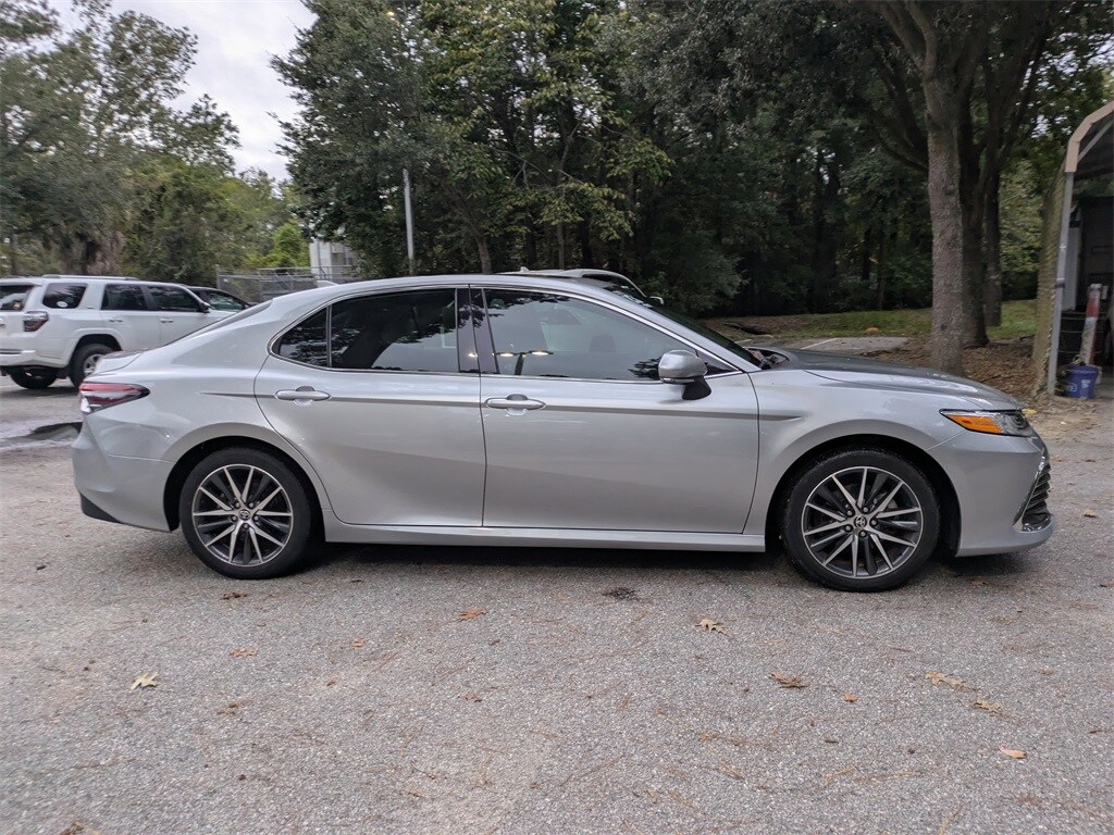 2023 Toyota Camry Hybrid XLE photo 3