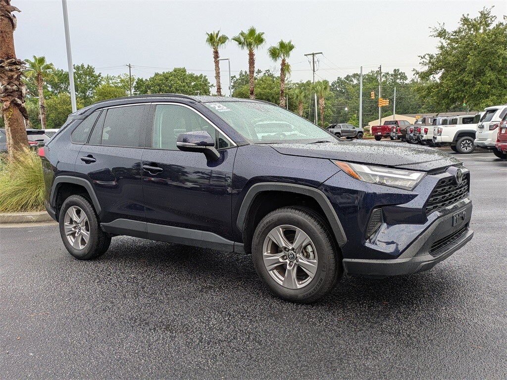 2023 Toyota RAV4 XLE photo 2
