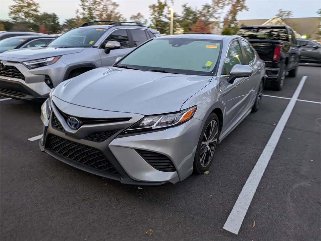 Used 2019 Toyota Camry Hybrid SE Sedan