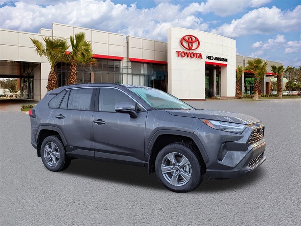 2025 Toyota RAV4 XLE's photo