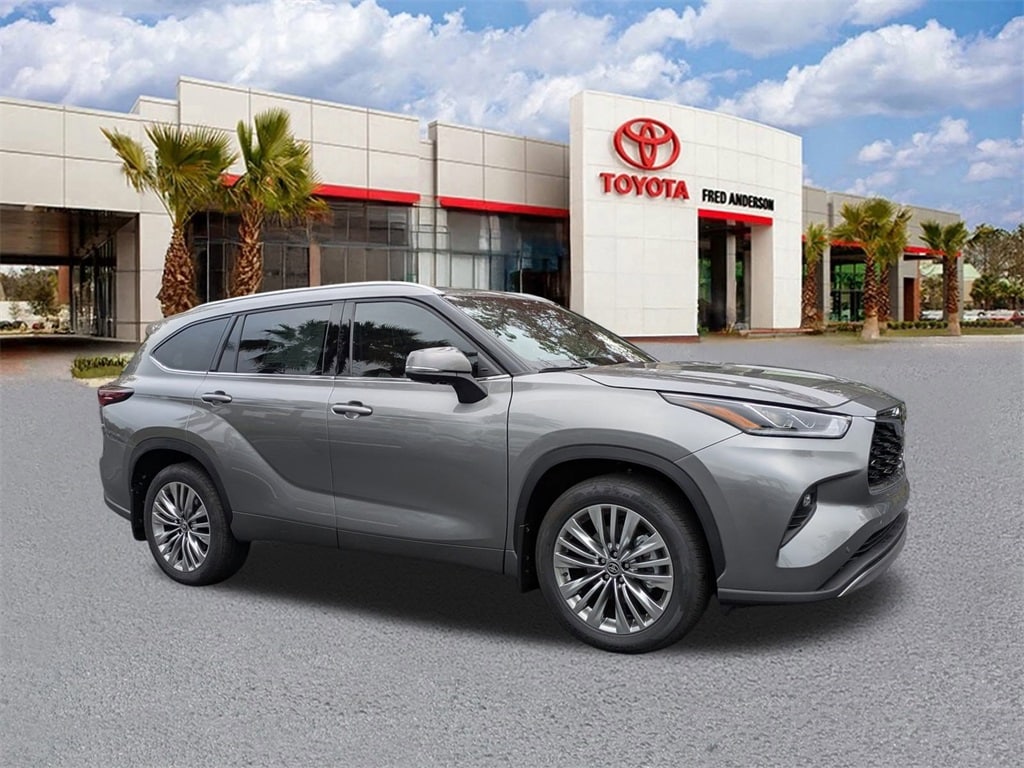 2026 Toyota Highlander Platinum's photo