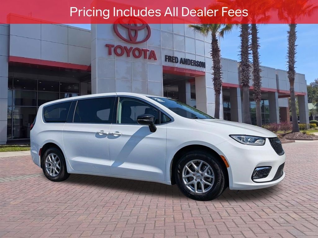 Used 2024 Chrysler Pacifica Touring L Minivan/Van