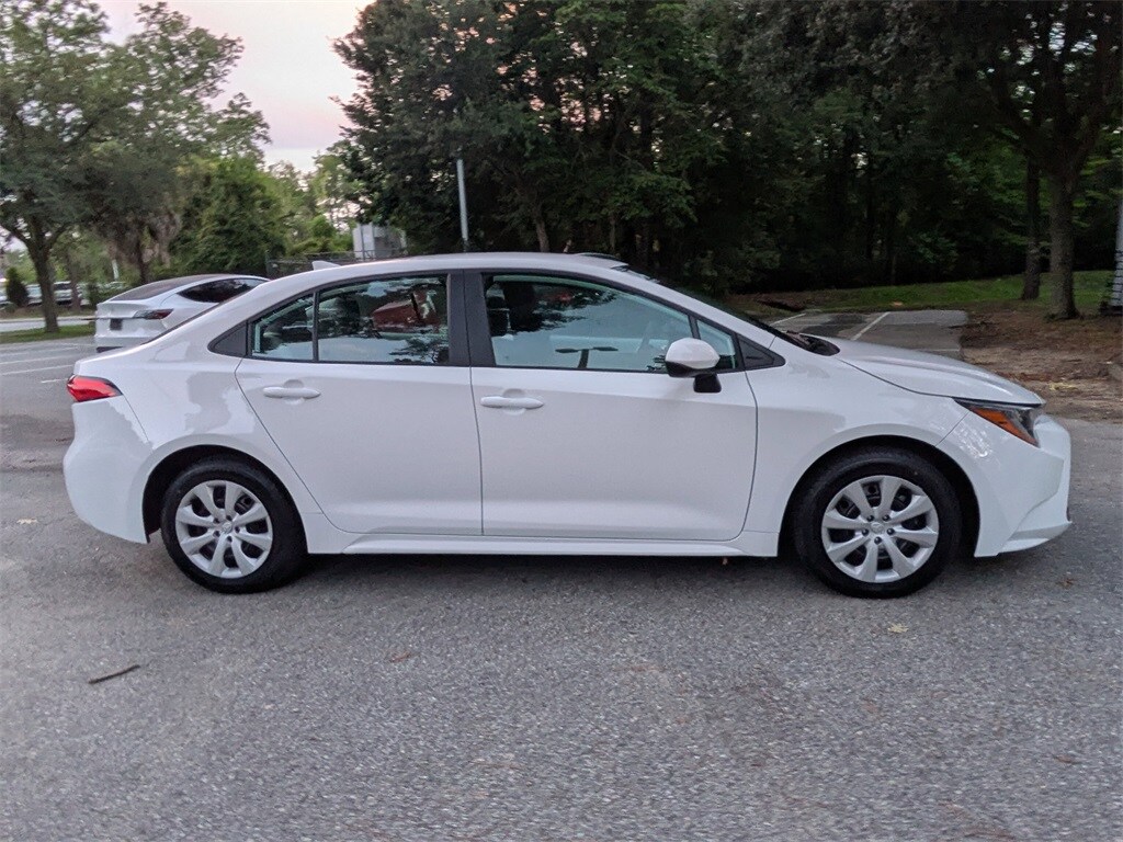 2024 Toyota Corolla LE photo 3