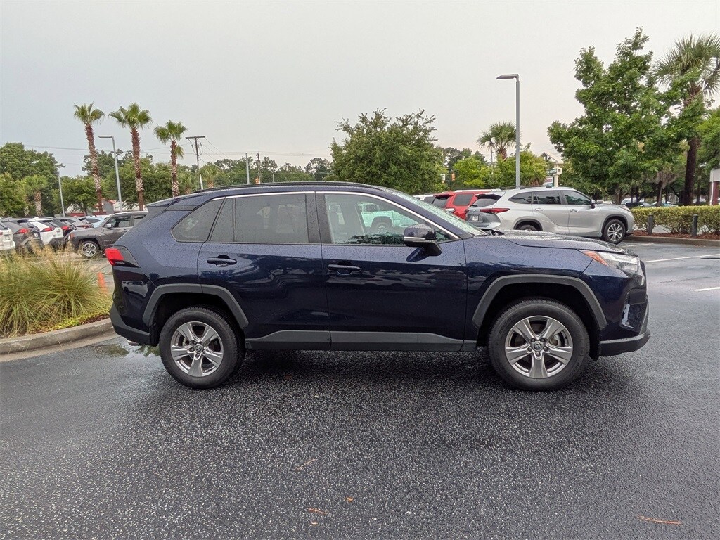 2023 Toyota RAV4 XLE photo 3