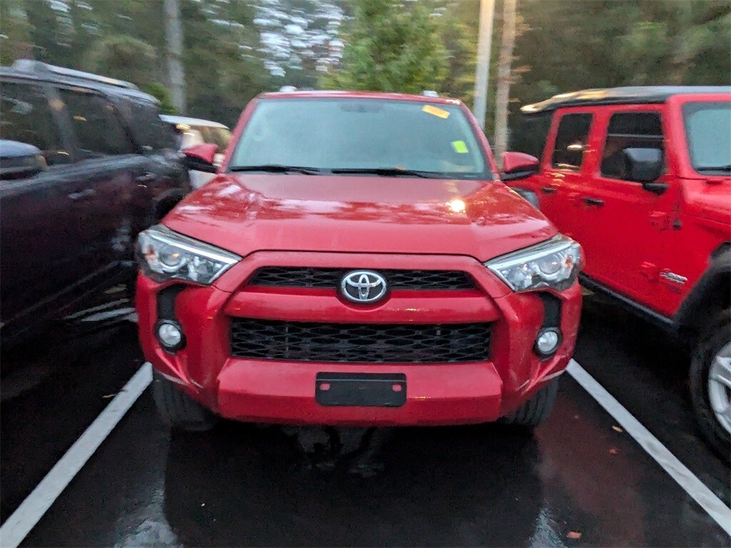 2014 Toyota 4Runner SR5 photo 2