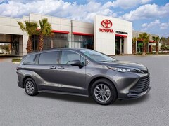 2021 Toyota Sienna XLE Minivan/Van