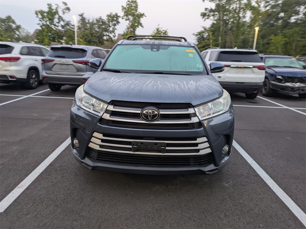 2017 Toyota Highlander XLE photo 2