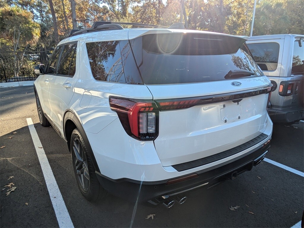 2025 Ford Explorer ST photo 4