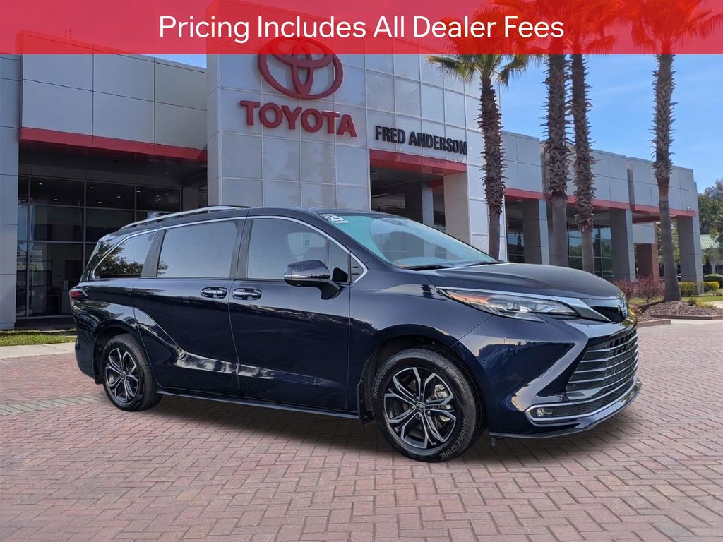 2025 Toyota Sienna Platinum 7-Passenger Hybrid AWD's photo