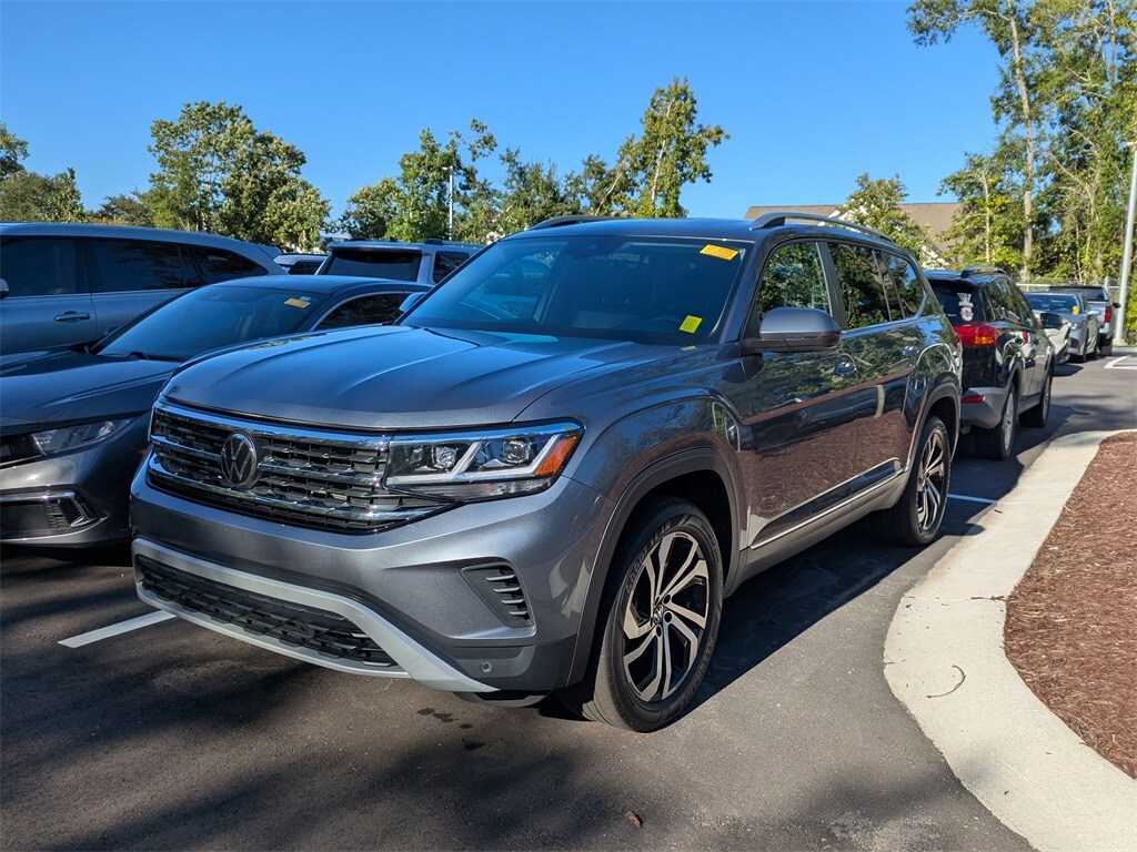 2023 Volkswagen Atlas SEL photo 3