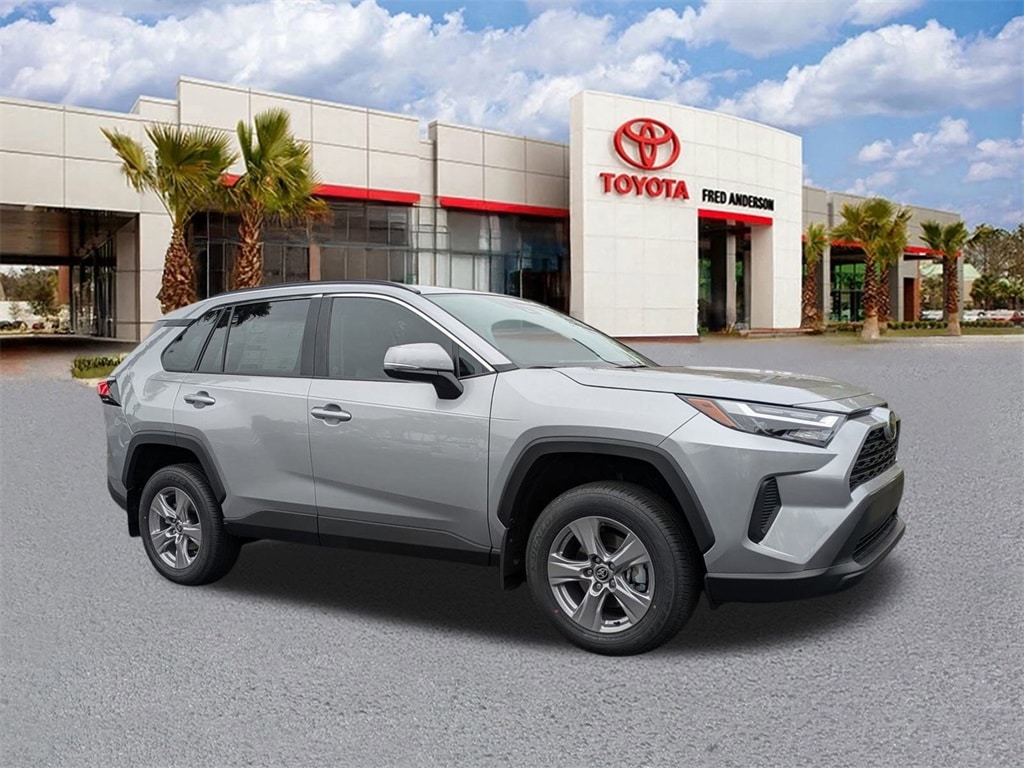 2025 Toyota RAV4 XLE's photo