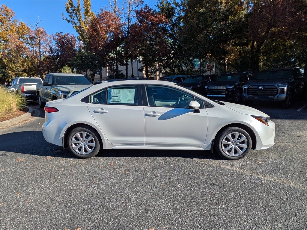 2026 Toyota Corolla LE photo 2