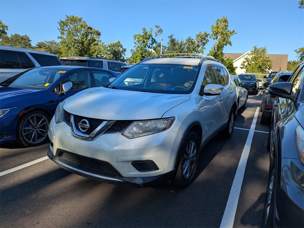 2015 Nissan Rogue SV photo 3