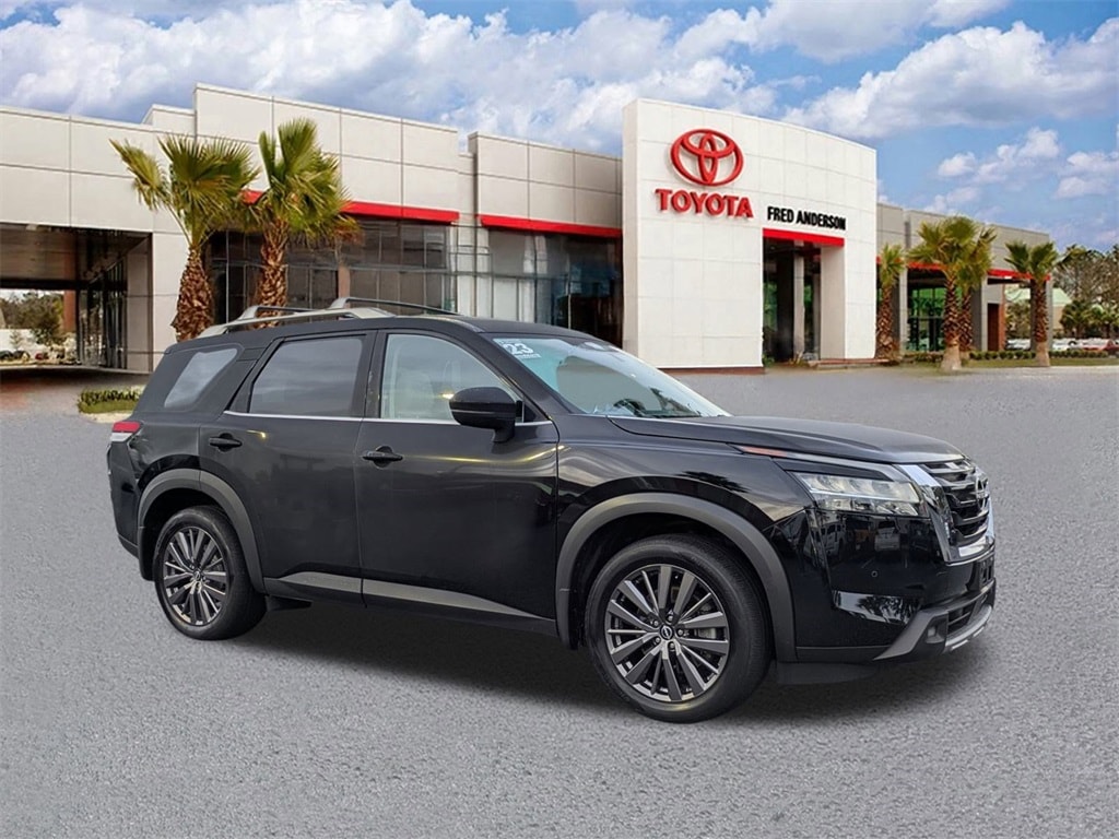 2023 Nissan Pathfinder SL's photo
