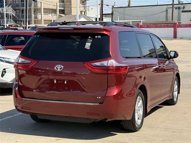 2020 Toyota Sienna LE photo 4